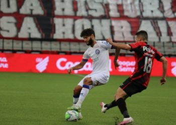 Bahia perde oportunidade do empate com Athletico ao desperdiçar pênalti