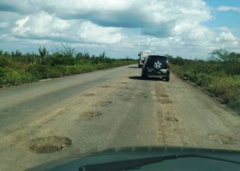 Três anos e meio após reinaugurado, trecho da BA 120 que liga Riachão a Coité está quase intransitável