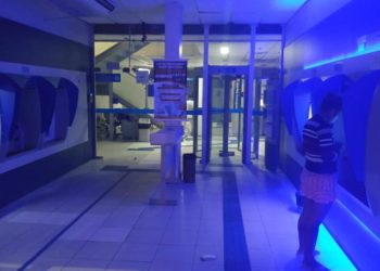 Caixa desliga as luzes do autoatendimento e expõe cliente ao risco; situação semelhante ocorria no BB