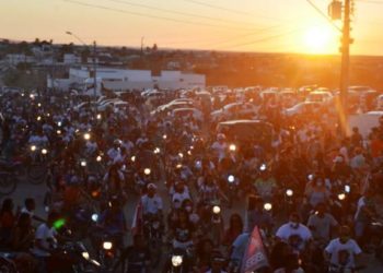 Campanha eleitoral do grupo da situação de Retirolândia é marcada por grande carreata