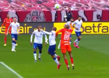 Bahia abre o placar contra o Inter, leva a virada depois de marcação de pênalti polêmico e empata nos acréscimos