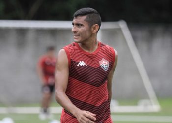 Apresentado no Vitória, Quixadá relembra Bulgária