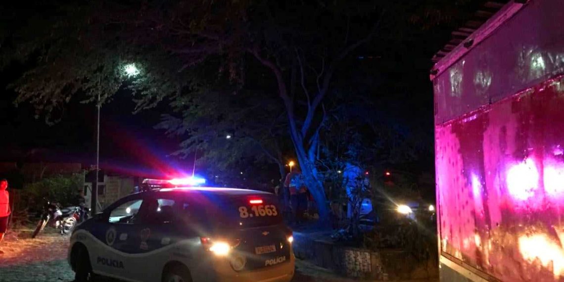 Dois homens são baleados próximo ao Centro de Abastecimento de Barrocas