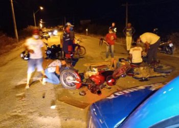 Colisão envolvendo duas motocicletas deixa condutores feridos na BA 409