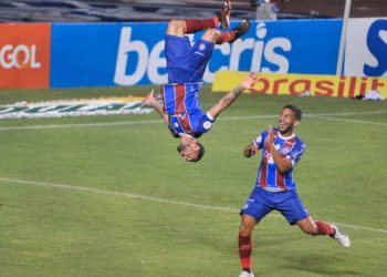 ‘De água pra vinho’: Bahia é dominado pelo Atlético no 1º tempo e vira o jogo de forma espetacular no segundo