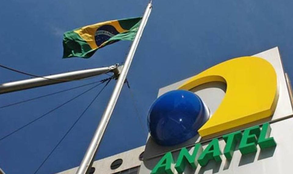 Anatel abre consulta para finalizar migração de emissoras AM para FM