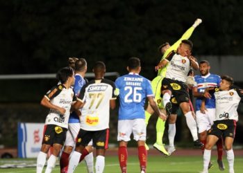 Em Pituaçu, Bahia só acorda no fim da partida e perde para Sport