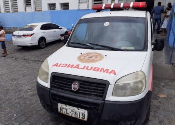 Homem é levado para o hospital após ser atacado por vaca