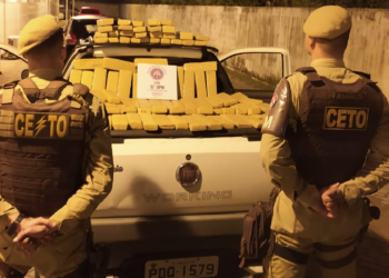 Guarnições da CETO durante diligência intercepta veículo com 121 tabletes de maconha