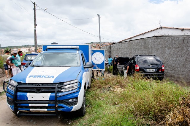 Feira: motorista de ligeirinho é executado enquanto dirigia