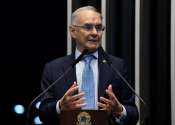 RJ – Senador Arolde de Oliveira morre aos 83 anos, vítima da Covid-19