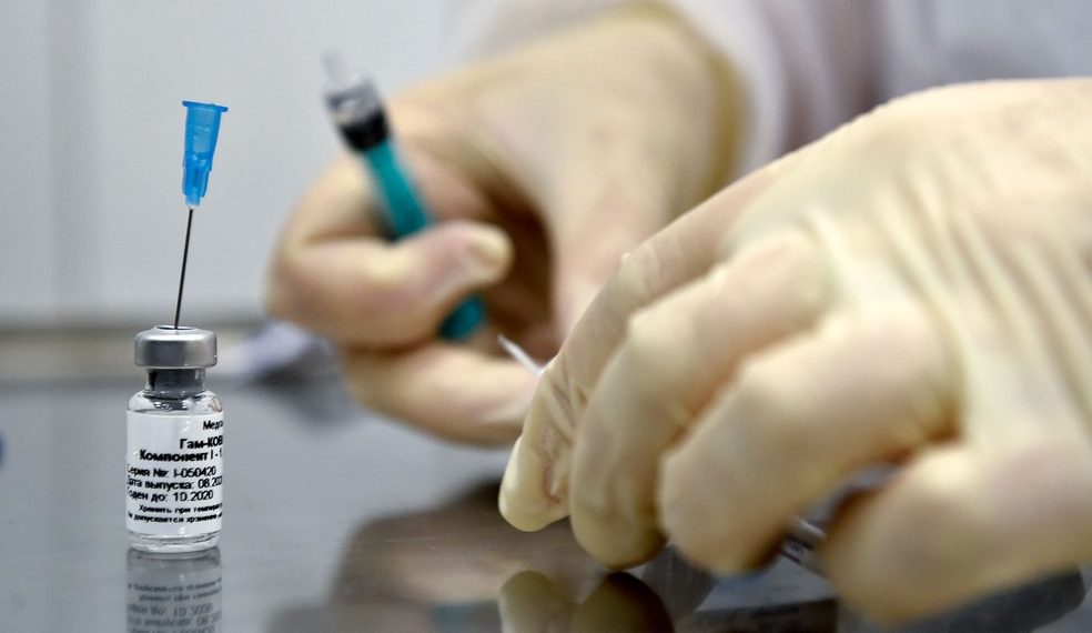 Rússia libera primeiro lote da vacina Sputnik V para vacinação