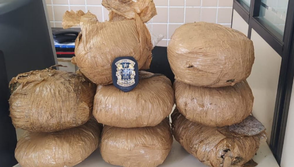 Motorista é preso após acidente com veículo que transportava droga em Riachão do Jacuípe