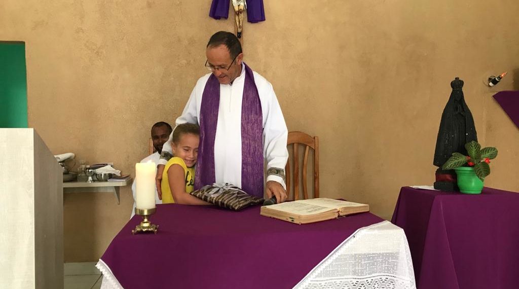 Dentre os 417 municípios da Bahia Maiquinique é o único que possui um padre como candidato a prefeito