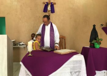 Dentre os 417 municípios da Bahia Maiquinique é o único que possui um padre como candidato a prefeito