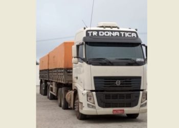 Carreta de empresa coiteense tomada de assalto é encontrada inclusive com a carga de milho