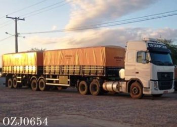 Carreta bitrem de empresa coiteense carregada de milho é tomada de assalto entre Fátima e Cícero Dantas