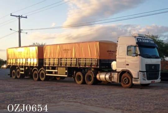 Carreta bitrem de empresa coiteense carregada de milho é tomada de assalto entre Fátima e Cícero Dantas