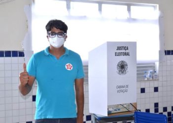 Candidato do PT Danilo Ramos votou em Salgadália. Prefeito Assis, deputado Alex da Piatã acompanharam