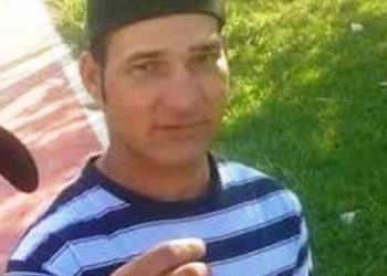 Homem perde controle de carro, arranca cerca de arame cai dentro de tanque e morre afogado