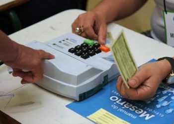 Funcionários que trabalharam nas seções eleitorais dever ter dois dias de folga