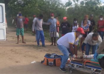 Colisão entre carro e moto deixa homem ferido na BA-120 em Santaluz