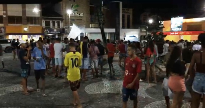 Domingo de campanha em Coité teve menos barulho, mas manteve aglomerações