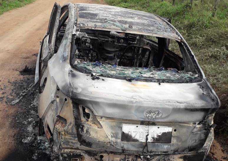 Veículo é encontrado queimado com corpo carbonizado dentro