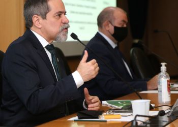 Ministério da Saúde: vacinação poderá começar em 20 de janeiro
