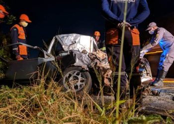 Colisão na BR 324 envolvendo caminhão e Kadett próximo a Tanquinho deixa dois mortos e um gravemente ferido