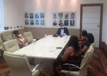 Familiares de três jovens desaparecidos em Serrinha se reúnem com delegado Geral da Bahia em busca de apoio