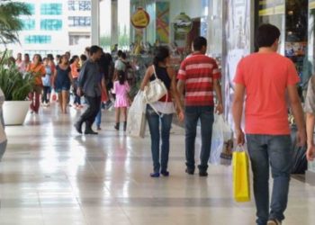 Confira os direitos do consumidor na hora de trocar presentes de Natal