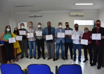 Justiça Eleitoral de Retirolândia Diploma os eleitos de 15 de novembro. Prefeito, vice e 9 vereadores