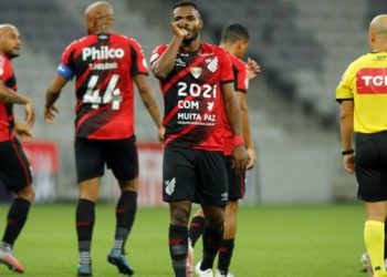 Vasco perde para o Athletico e Bahia se mantém fora da zona de rebaixamento
