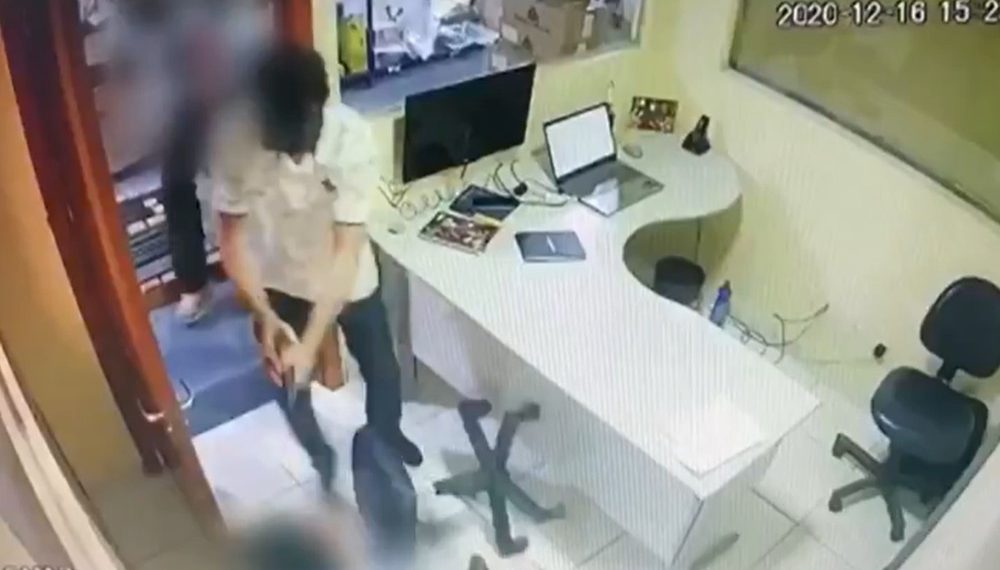 GO – Ex-funcionário invade ferragista, mata gerente, atira contra outro trabalhador e se mata