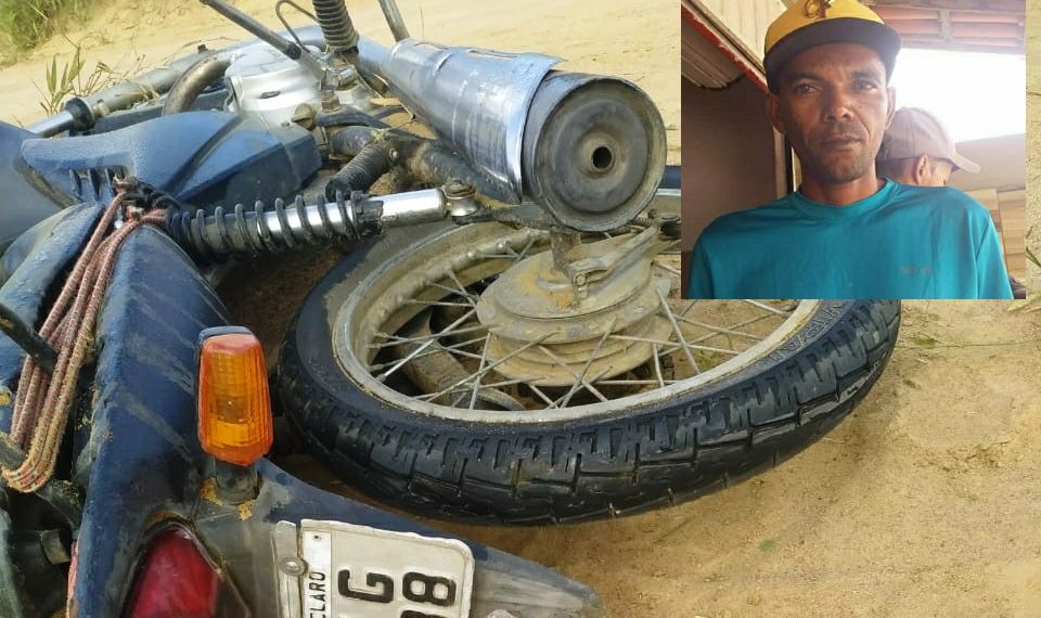 Homem morre ao colidir moto em poste de rede elétrica