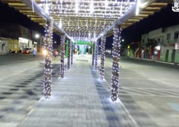 Prefeitura de Retirolândia promove alegria do Natal com belas ornamentações de praças