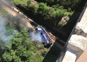 MG – Ônibus cai de viaduto na BR-381 em João Monlevade; segundo bombeiros, há 15 mortos