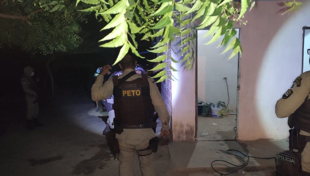 Festa ‘paredão’ com cerca de 50 pessoas é encerrada pela polícia