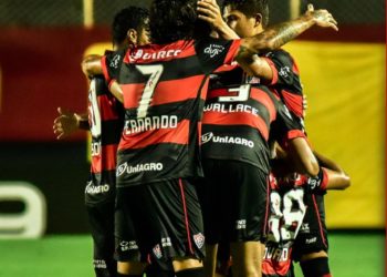 Vitória vence o Botafogo-SP e se livra do rebaixamento para série C