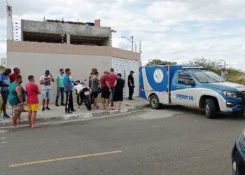 Policial militar é assassinado a tiros em Feira de Santana. Crime foi registrado pelas câmeras de segurança