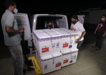 Chegada de 54.600 doses da CoronaVac leva a Bahia a atingir mais de meio milhão de vacinas recebidas