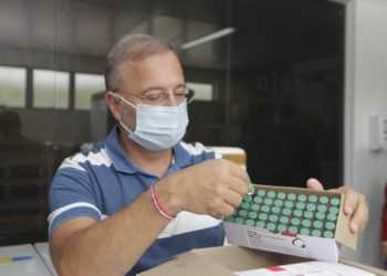 Bahia recebe lote com 119.500 doses da vacina de Oxford