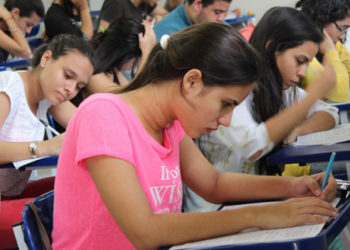 Estudantes poderão requerer aproveitamento de estudos para conclusão do Ensino Médio