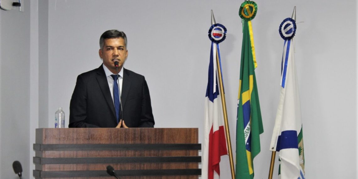 Riachão II – Carlos Matos se emociona durante posse ao lembrar do saudoso tio ex-prefeito Valfredão