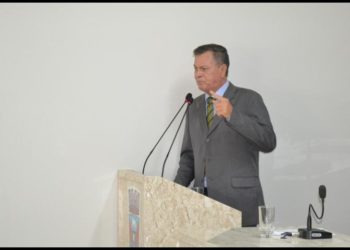 Prefeito Ubaldino Amaral durante a posse anunciou apenas 4 secretários