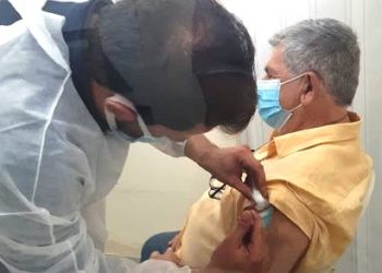 Prefeito de Antas, fura fila e toma vacina contra covid-19