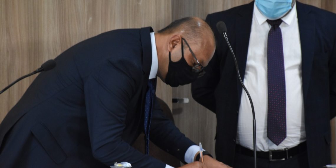 Prefeito reeleito com 71% dos votos toma posse em Quijingue