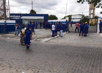 Terceirizados de Coité e região que prestam serviços a Embasa realizam assembleia e decidem continuar a paralisação
