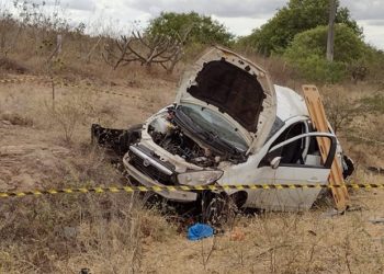 Idoso morre e 4 pessoas da mesma família ficam feridas após carro capotar na BA-120